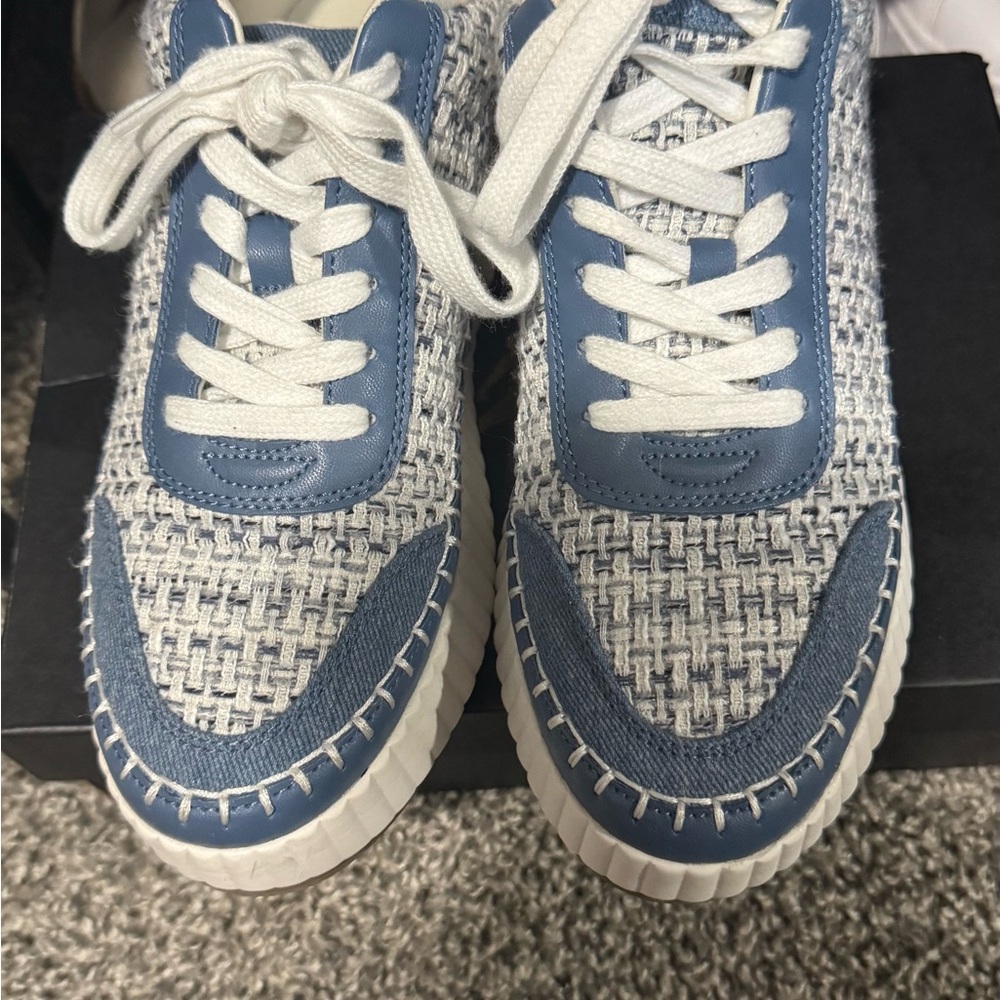 Platform Universal Thread Sneakers
